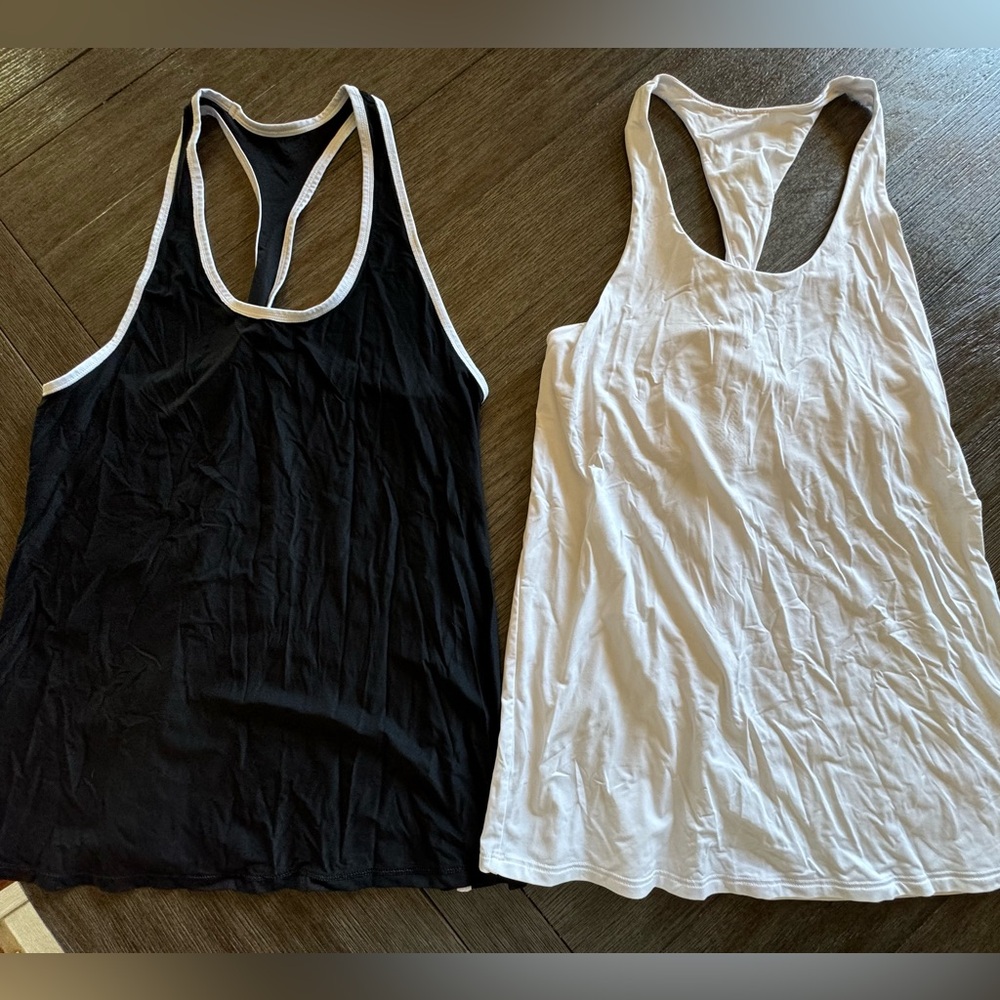 Lot of 2 ALO workout tanks size medium. Black | White